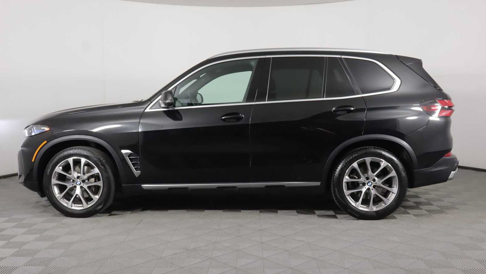 Used 2024 BMW X5 xDrive40i w/ Premium Package AWD/4WD image 8