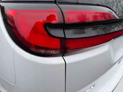 New 2026 Chrysler Pacifica Select FWD image 21