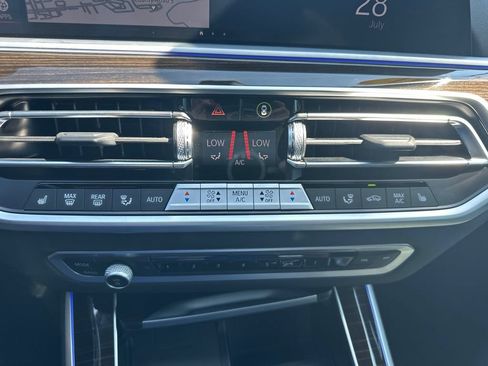 Used 2021 BMW X5 xDrive40i w/ Premium Package AWD/4WD image 4