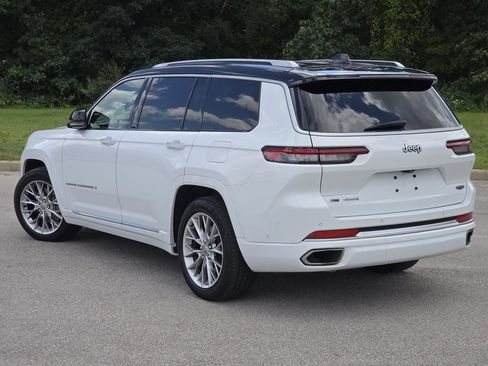 Used 2023 Jeep Grand Cherokee L Summit w/ Luxury Tech Group V AWD/4WD image 9