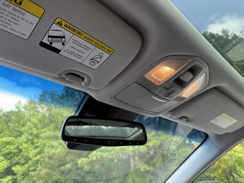 Used 2018 Hyundai Santa Fe Limited image 25