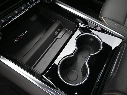 New 2025 Chevrolet Suburban Premier w/ Sun And Tow Package image 35