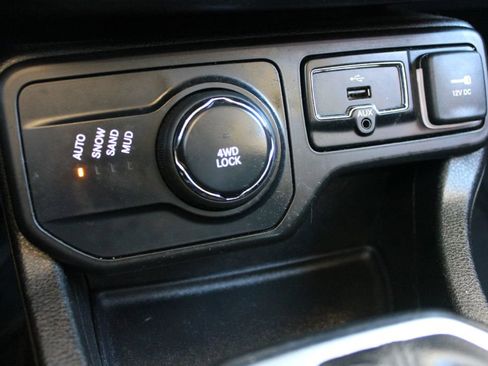 Used 2018 Jeep Renegade Altitude image 20