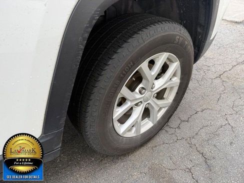 Used 2023 Jeep Grand Cherokee Limited image 22