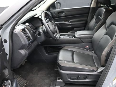 Used 2024 Nissan Pathfinder SL AWD/4WD image 22