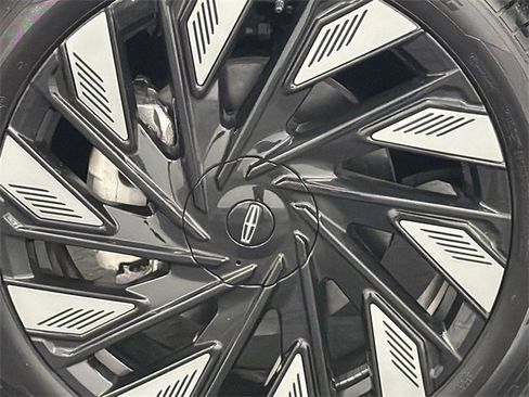 Used 2024 Lincoln Nautilus Black Label w/ Jet Appearance Package (87T) image 4