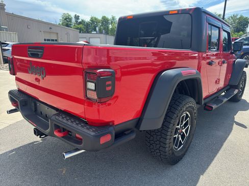 Used 2025 Jeep Gladiator Rubicon AWD/4WD image 3
