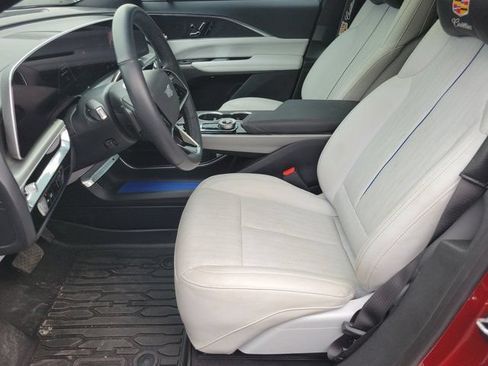 Used 2024 Cadillac Lyriq Luxury RWD image 4
