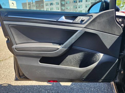 Used 2019 Volkswagen Golf R 4-Door image 19