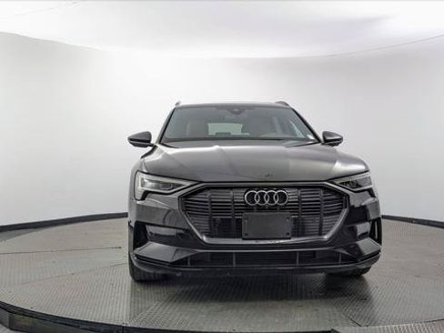 Used 2022 Audi e-tron Premium w/ Convenience Plus Package AWD/4WD image 6