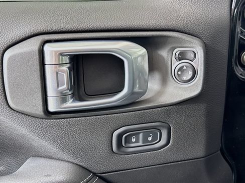 Used 2023 Jeep Wrangler Unlimited Sahara w/ Cold Weather Group AWD/4WD image 19