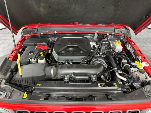 Used 2025 Jeep Wrangler Sport S image 31