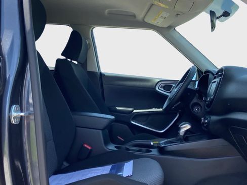 Used 2021 Kia Soul LX FWD image 14