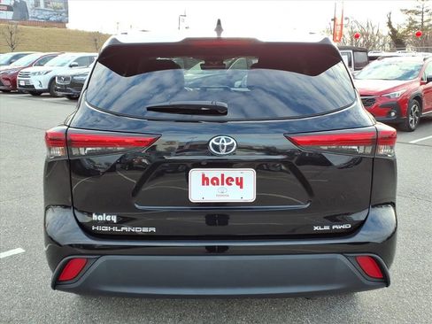 Certified 2022 Toyota Highlander XLE image 5