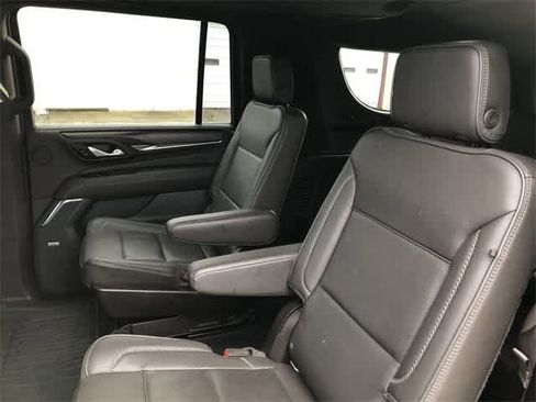 Used 2021 GMC Yukon XL Denali w/ Denali Premium Package image 33