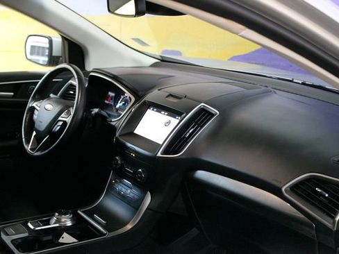 Used 2019 Ford Edge SEL w/ Equipment Group 201A AWD/4WD image 12