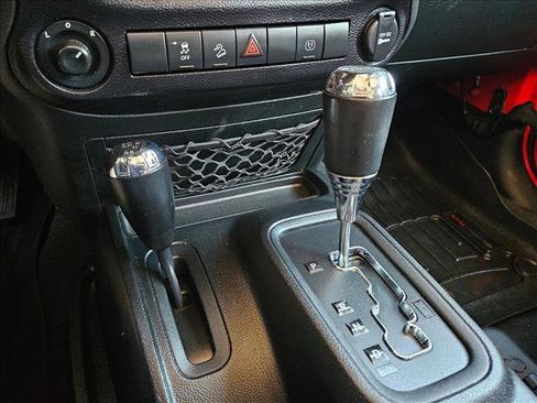 Used 2018 Jeep Wrangler Unlimited Sahara w/ Connectivity Group image 15