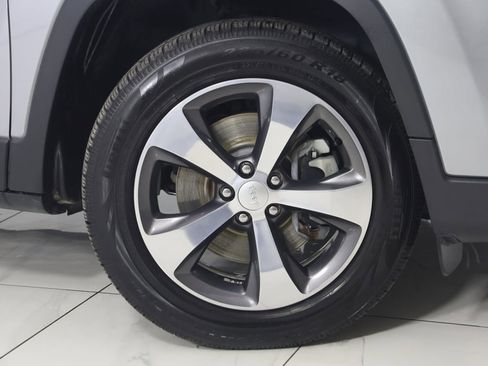 Used 2020 Jeep Cherokee Limited image 14