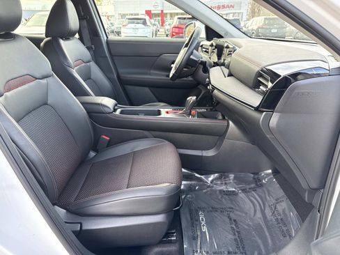 Certified 2025 Nissan Kicks SR image 24