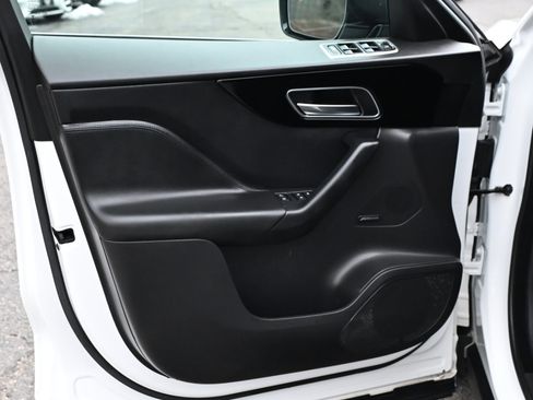 Used 2020 Jaguar F-PACE Premium image 11