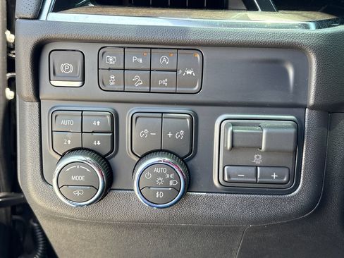 Used 2026 Chevrolet Suburban High Country AWD/4WD image 45