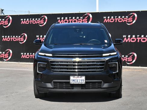 Used 2024 Chevrolet Traverse LT FWD image 2