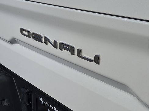 Used 2022 GMC Sierra 1500 Denali w/ Denali Reserve Package image 8