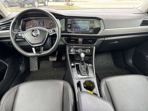 Used 2020 Volkswagen Jetta R-Line image 9