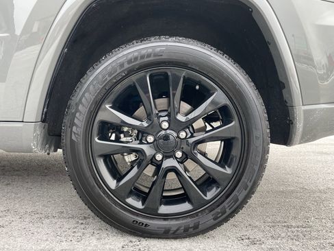 Used 2021 Jeep Grand Cherokee Laredo X image 10