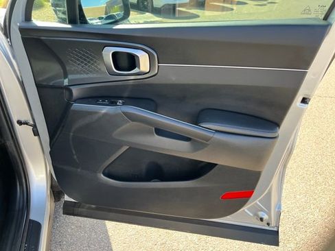 Used 2022 Kia Sorento S image 24