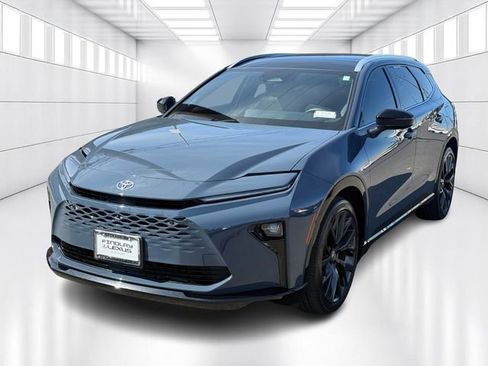 Used 2025 Toyota Crown Signia w/ Advanced Technology Package image 1