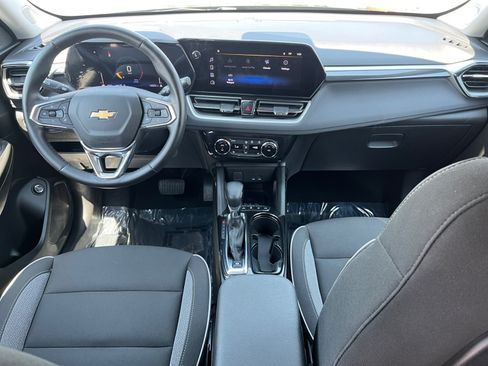 Used 2025 Chevrolet TrailBlazer LT w/ Convenience Package AWD/4WD image 24