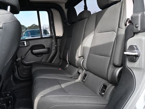 Used 2023 Jeep Gladiator Sport w/ Trailer Tow Package image 10