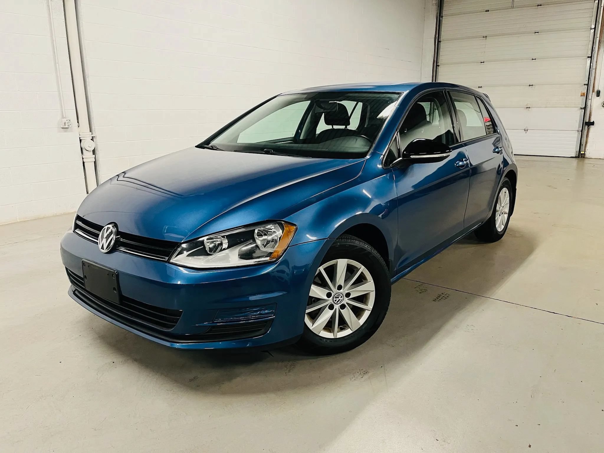 Used 2016 Volkswagen Golf S FWD image 1