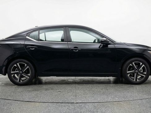 Used 2025 Nissan Sentra SV FWD image 8