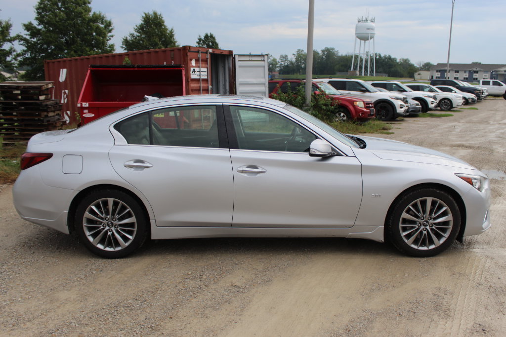 Used 2018 INFINITI Q50 Luxe w/ Essential Package (3.0T Luxe) AWD/4WD image 7
