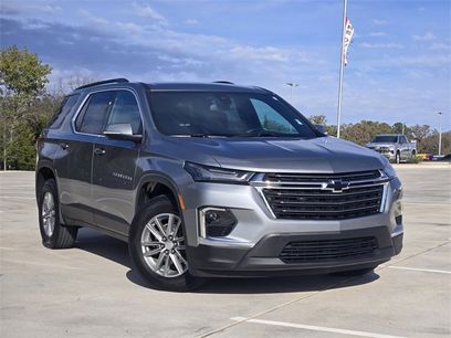 Used 2023 Chevrolet Traverse LT