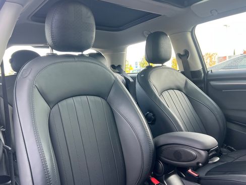 Used 2024 MINI Cooper SE w/ Signature Upholstery Package image 32