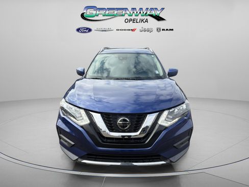 Used 2020 Nissan Rogue SV image 2