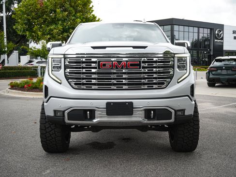 Used 2022 GMC Sierra 1500 Denali w/ Denali Reserve Package AWD/4WD image 3