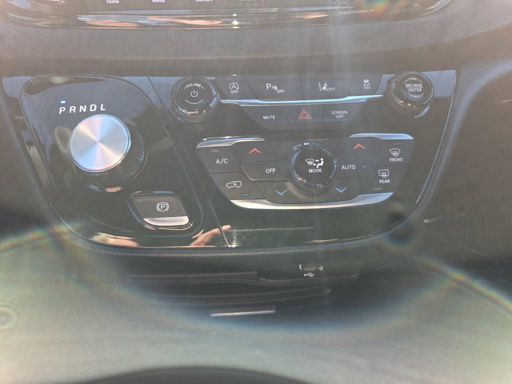 Certified 2026 Chrysler Pacifica Select FWD image 18