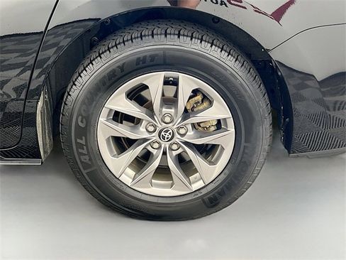 Used 2024 Toyota Sienna XLE image 37