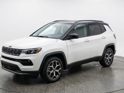 Used 2025 Jeep Compass Limited AWD/4WD image 3
