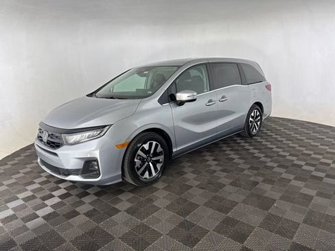 Certified 2025 Honda Odyssey EX-L image 3