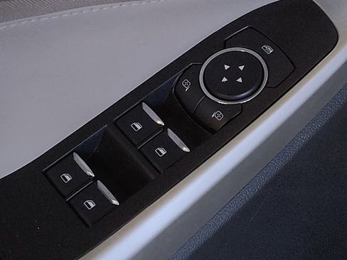 Used 2020 Ford Explorer XLT image 27