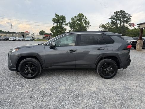 Used 2020 Toyota RAV4 XLE FWD image 3