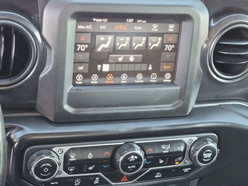 Used 2022 Jeep Gladiator Sport image 23