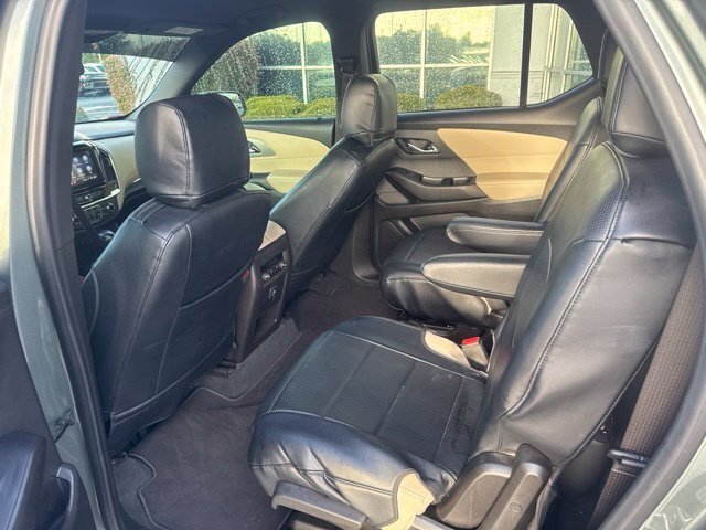 Used 2022 Chevrolet Traverse LT FWD image 18