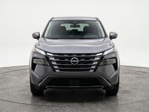Used 2025 Nissan Rogue SV FWD image 2