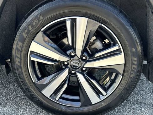 Certified 2025 Nissan Rogue SL AWD/4WD image 11